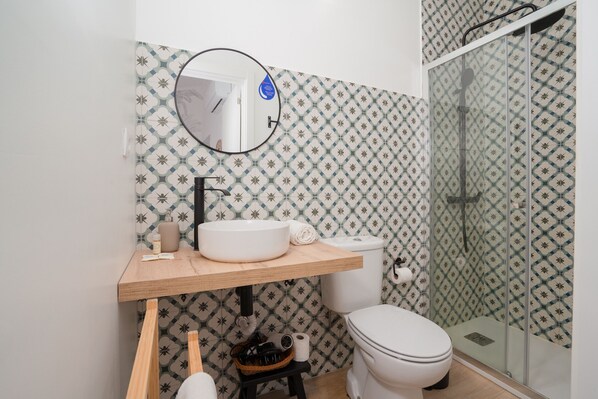 Shower, hair dryer, towels - APARTMENT SUNRISE, Town Centre (Tavira)
