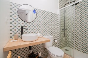 Shower, hair dryer, towels - APARTMENT SUNRISE, Town Centre (Tavira)