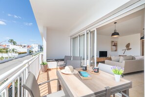 Outdoor dining - APARTMENT BRIGITTE, Costa da Cabanas (Cabanas de tavira)