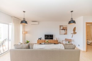 TV - APARTMENT BRIGITTE, Costa da Cabanas (Cabanas de tavira)