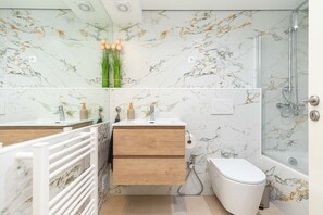 Shower, hair dryer, towels - CABANAS BLISS, Golden Clube Resort (Cabanas de tavira)