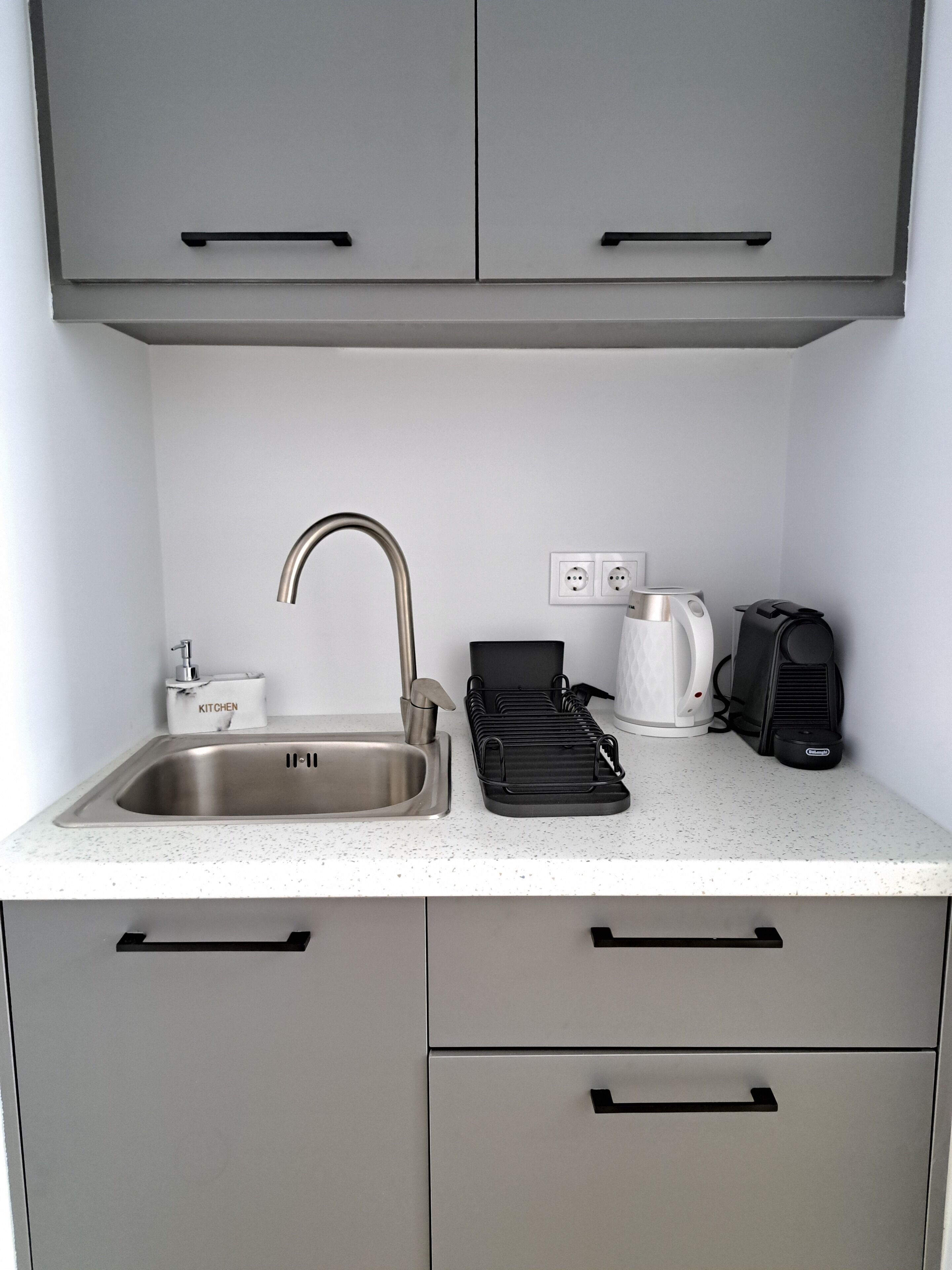 Standard Room, Balcony | Private kitchen | Fridge, cookware/dishes/utensils