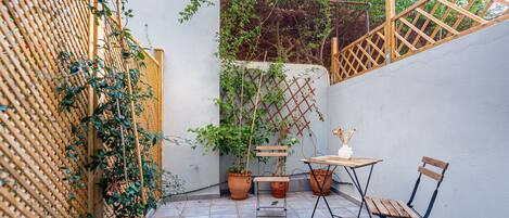 Kamar Keluarga | Teras/patio