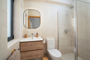 Shower, hair dryer, towels - CASA CATARINA, Town Centre (Moncarapacho)