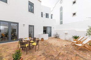Outdoor dining - CASA LAURENCE, Town Centre (Tavira)