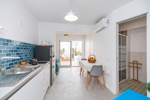 Frigorifero, microonde, forno, macchina per tè/caffè