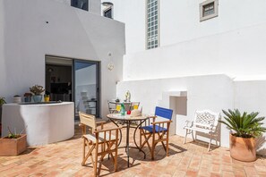 Outdoor dining - CASA LAURENCE, Town Centre (Tavira)