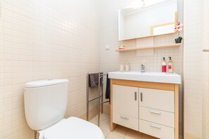 Shower, hair dryer, towels - APARTMENT BALSA, Santa Luzia Village (Santa Luzia)