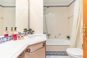 Hair dryer, towels - QUINTA VELHA OASIS, Pool Resort (Cabanas de tavira)