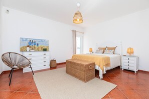 4 chambres, fer et planche à repasser, Wi-Fi gratuit