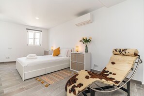 1 chambre, fer et planche à repasser, accès au Wi-Fi (inclus)