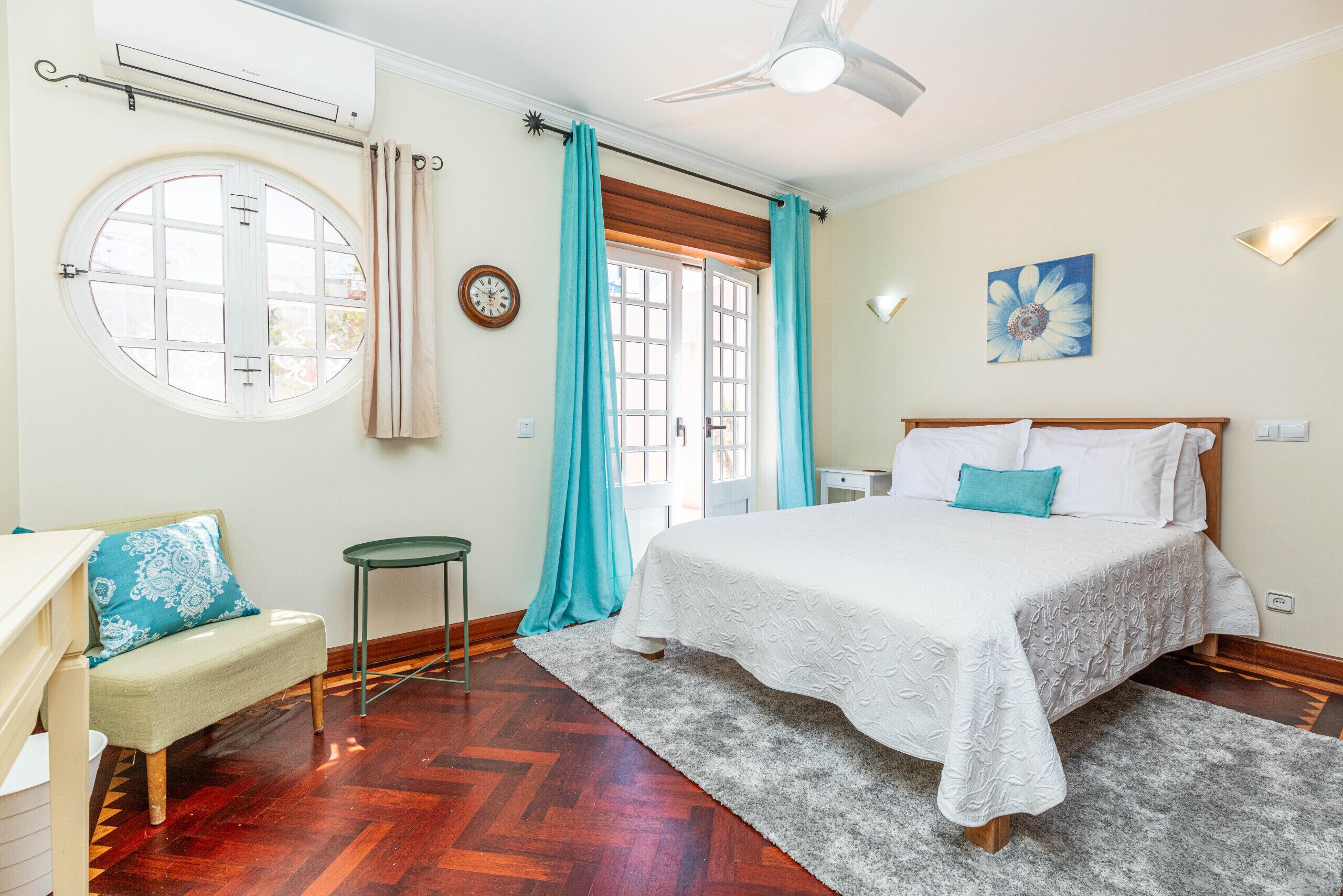 4 bedrooms, iron/ironing board, free WiFi