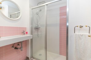 Shower, hair dryer - CASA PINK FLAMINGO, Upper Town Centre (Tavira)