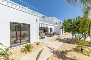 Outdoor dining - CASA BRANCA 7 BED, Fishing Village (Santa Luzia)