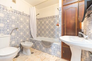 Hair dryer, towels - CASA VALERIE - Heart of Historical Town Centre (Tavira)