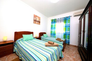 4 dormitorios, tabla de planchar con plancha, wifi gratis