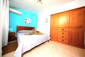 4 bedrooms, iron/ironing board, free WiFi