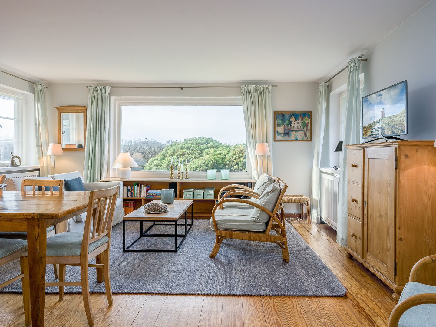 Fernseher, Kamin, Stereoanlage