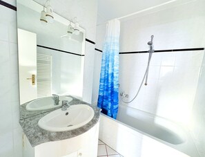 Hair dryer, towels - Strandresidenz Juliusruh apartment 4 - large balcony - family-friendly 3-rooms (Breege)