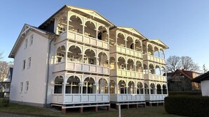 A multi-story building with a white facade and arched balconies. - Strandresidenz Juliusruh apartment 11- ground floor, balcony, 2 bedrooms - family friendly (Breege)