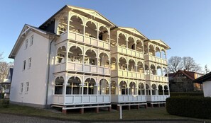 Exterior - Strandresidenz Juliusruh apartment 11- ground floor, balcony, 2 bedrooms - family friendly (Breege)