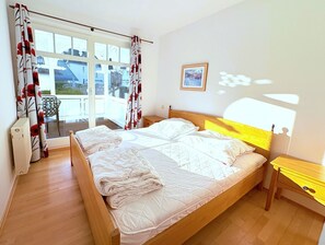 2 bedrooms, iron/ironing board, WiFi - Strandresidenz Juliusruh apartment 11- ground floor, balcony, 2 bedrooms - family friendly (Breege)