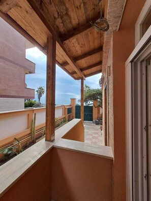 Terrace/patio - Delightful beachfront apartment equipped with all the comforts (Lido di Ostia)