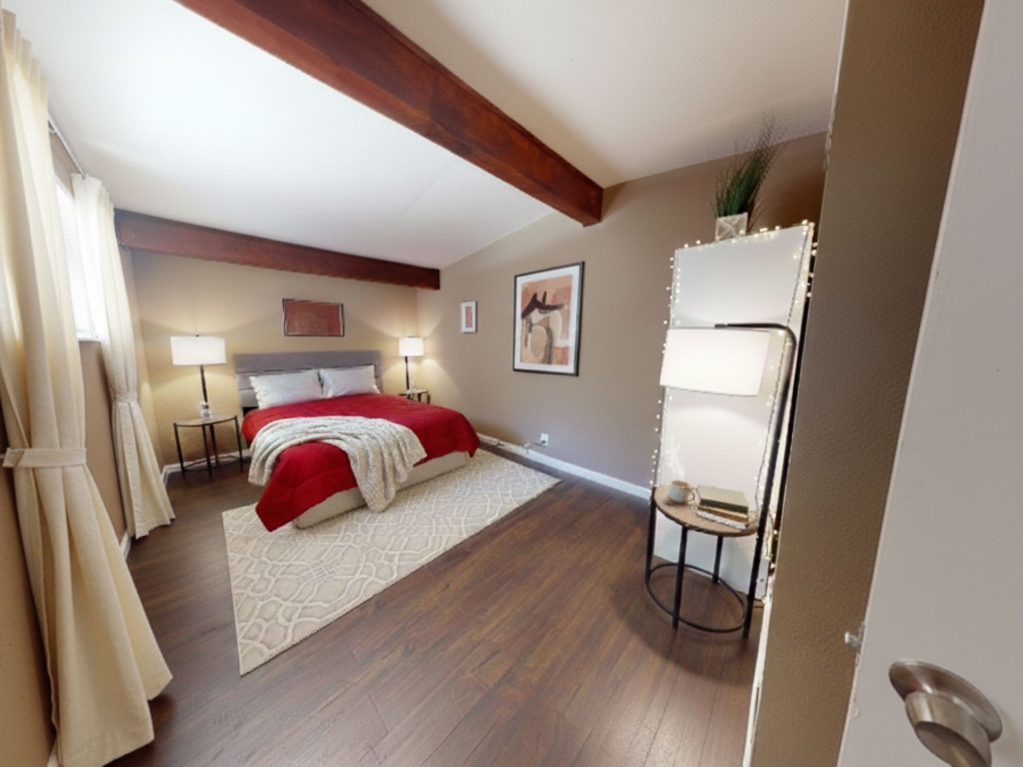 4 多间卧室、免费 WiFi、床单