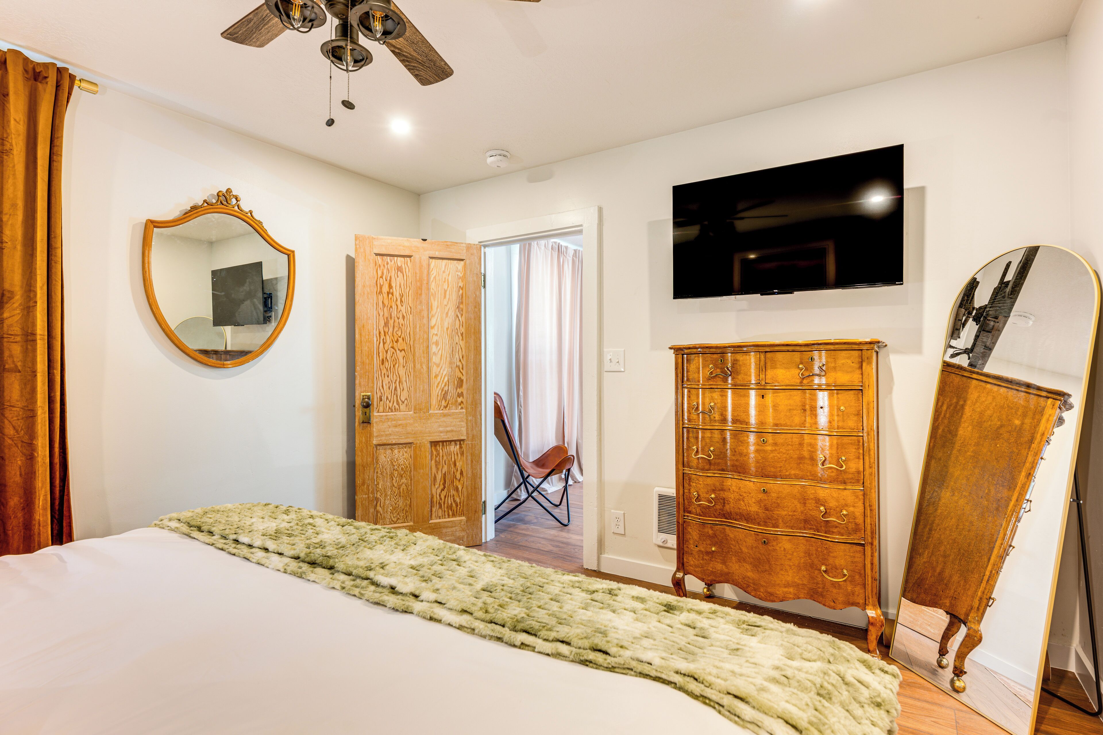 2 bedrooms, iron/ironing board, free WiFi, bed sheets