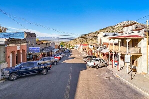 Parking - Historic Retreat w/Mtn Views (Pioche)