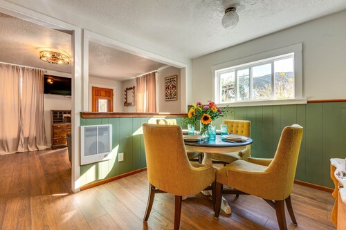 Historic Retreat w/Mtn Views