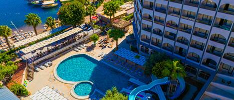 Alberca al aire libre por temporada