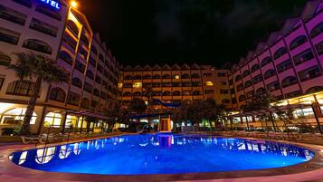 Piscine extérieure (ouverte en saison)