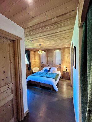 Comfort Triple Room | In-room safe, blackout drapes, iron/ironing board, free WiFi - Hameau des clos Virolet (Les Gets)
