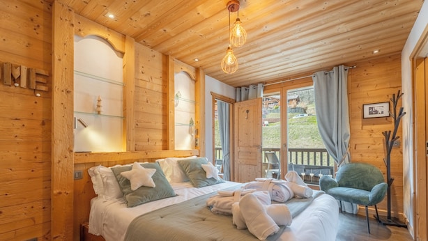 Comfort Quadruple Room | In-room safe, blackout drapes, iron/ironing board, WiFi (free) - Hameau des clos Virolet (Les Gets)