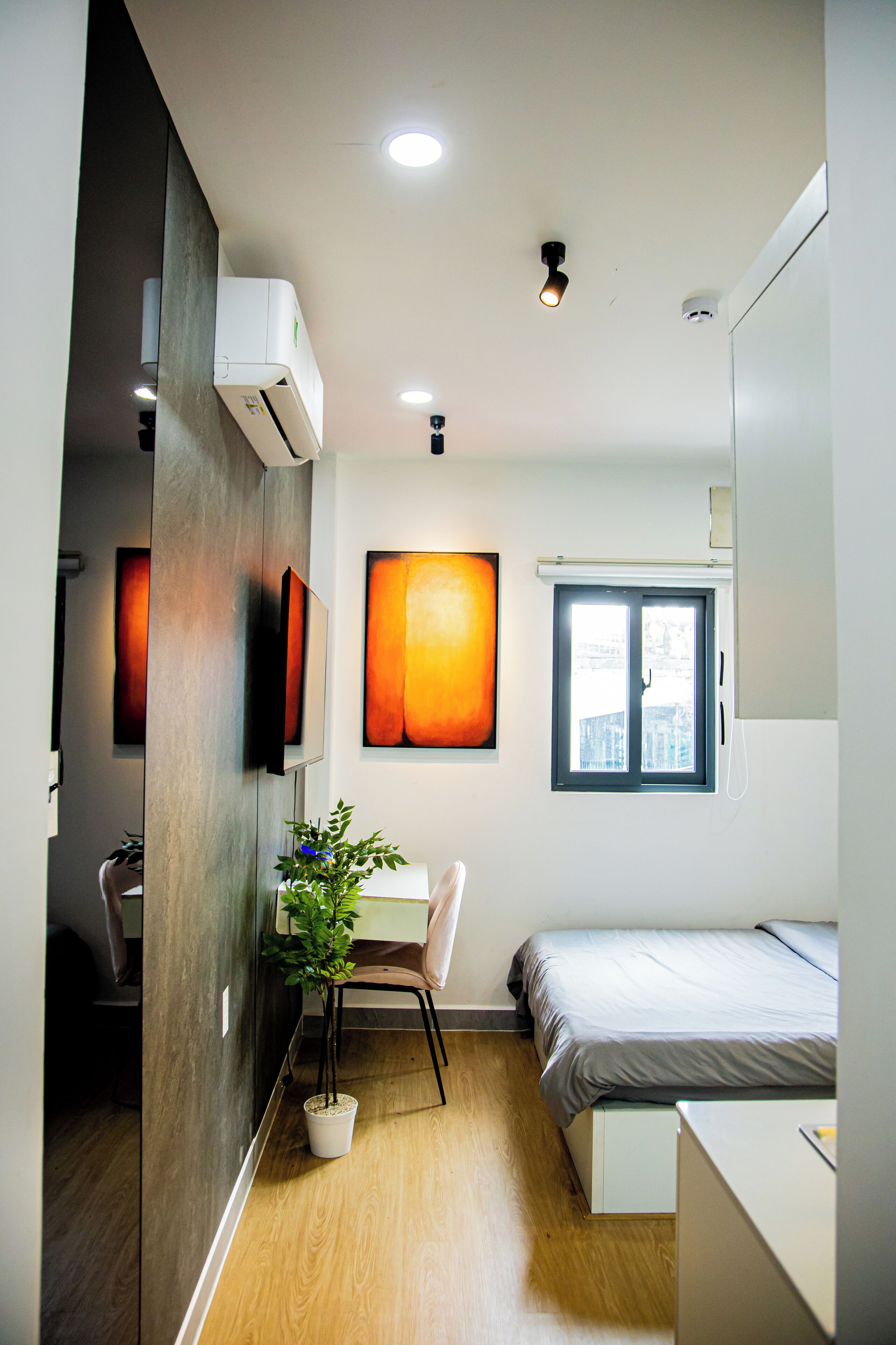 Basic Studio | Free WiFi