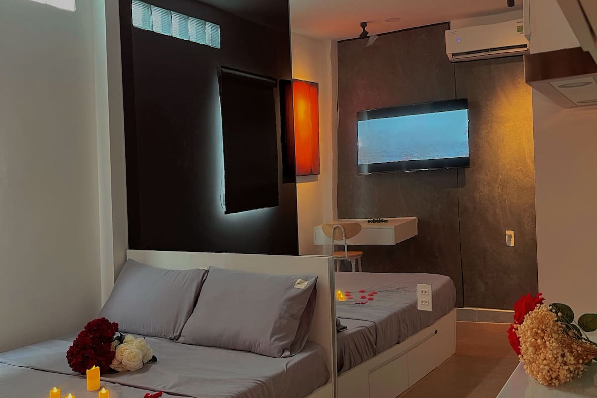 Basic Studio | Free WiFi