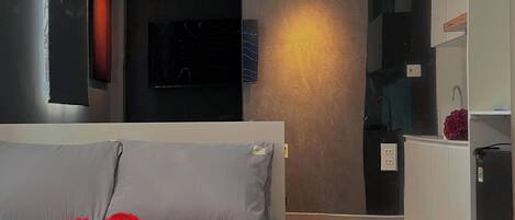 Basic Studio | Free WiFi