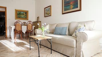 Appartement, balcon, vue ville | Coin séjour