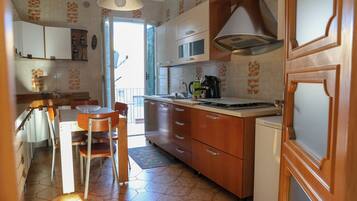 Appartamento, balcone, vista città | Cucina privata
