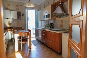 Appartement, balcon, vue sur la ville | Cuisine privée