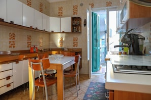 Appartement, balcon, vue sur la ville | Cuisine privée