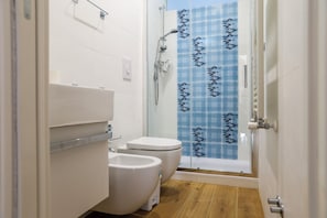 Appartement, balcon, vue sur la ville | Salle de bain