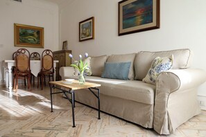 Appartamento, balcone, vista città | Area soggiorno