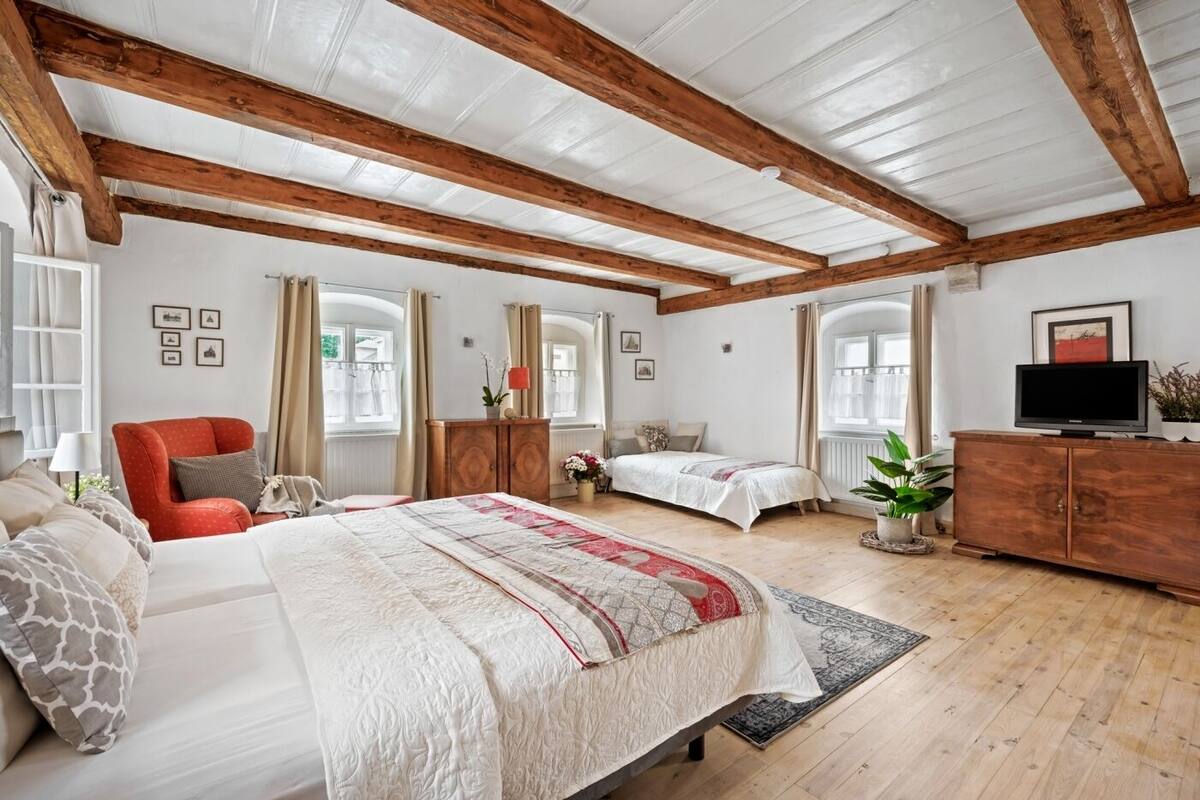 Hus – classic, 3 soverom, hageutsikt | Blendingsgardiner og wi-fi (inkludert)