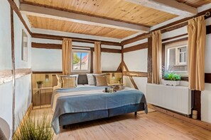 Casa clásica, 3 habitaciones, vistas al jardín | Cortinas opacas y wifi gratis