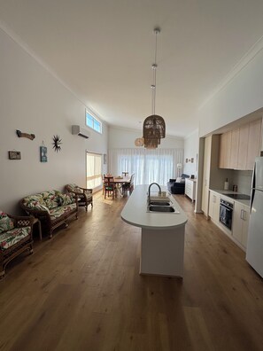 Interior - Kailani at Port Hughes - Opposite hole 1 at the Dunes! (Port Hughes)