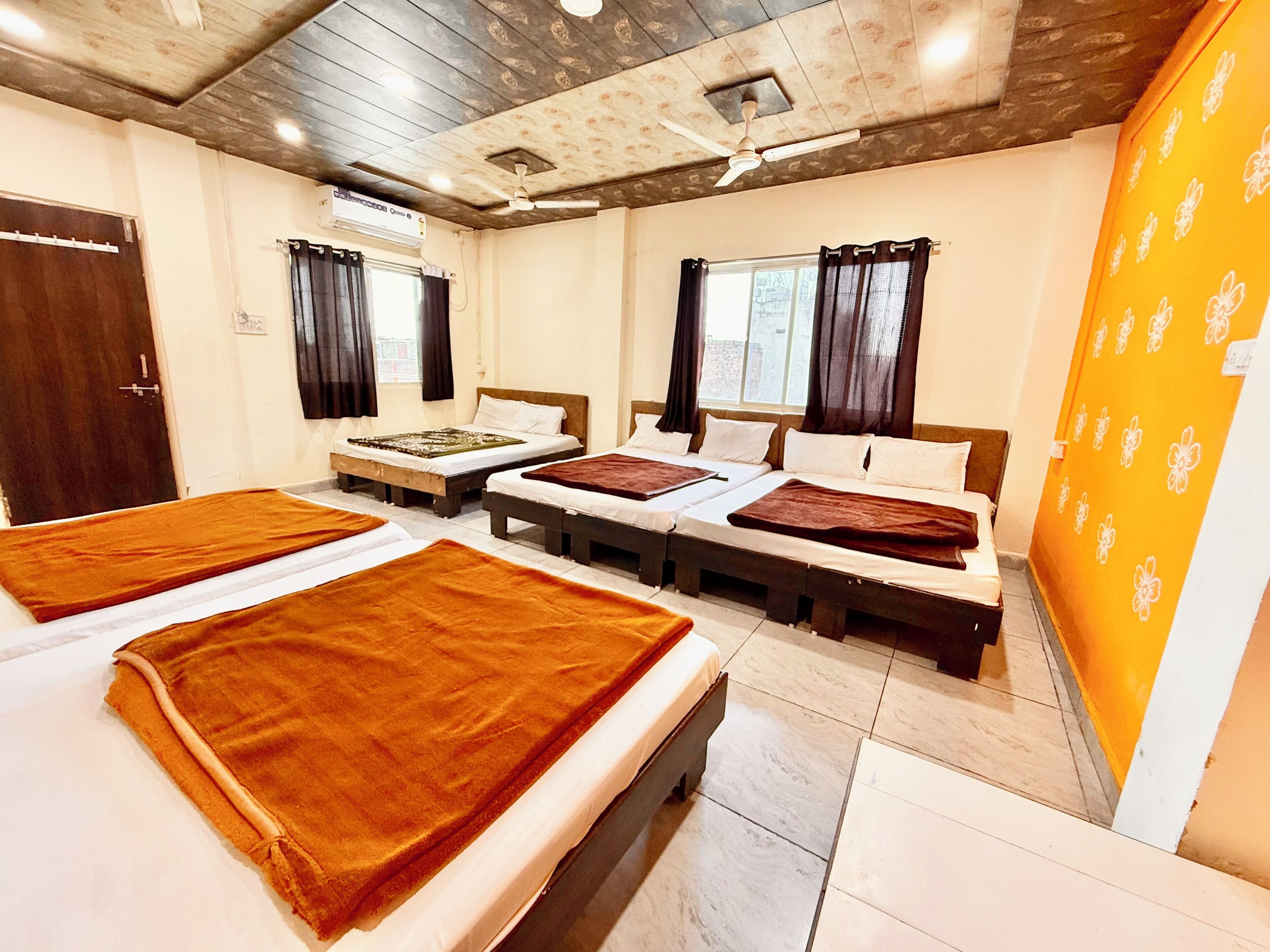 Family Room | Premium bedding, desk, laptop workspace, free WiFi