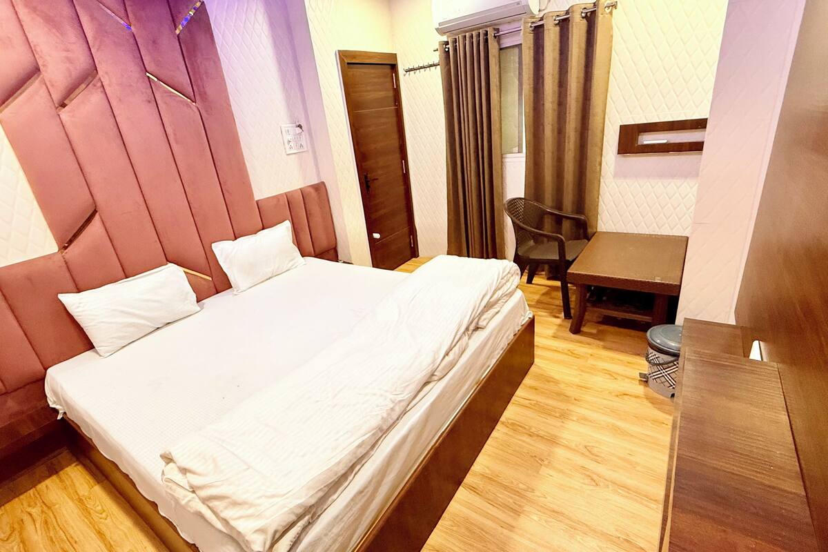 Deluxe Double Room | Premium bedding, desk, laptop workspace, free WiFi
