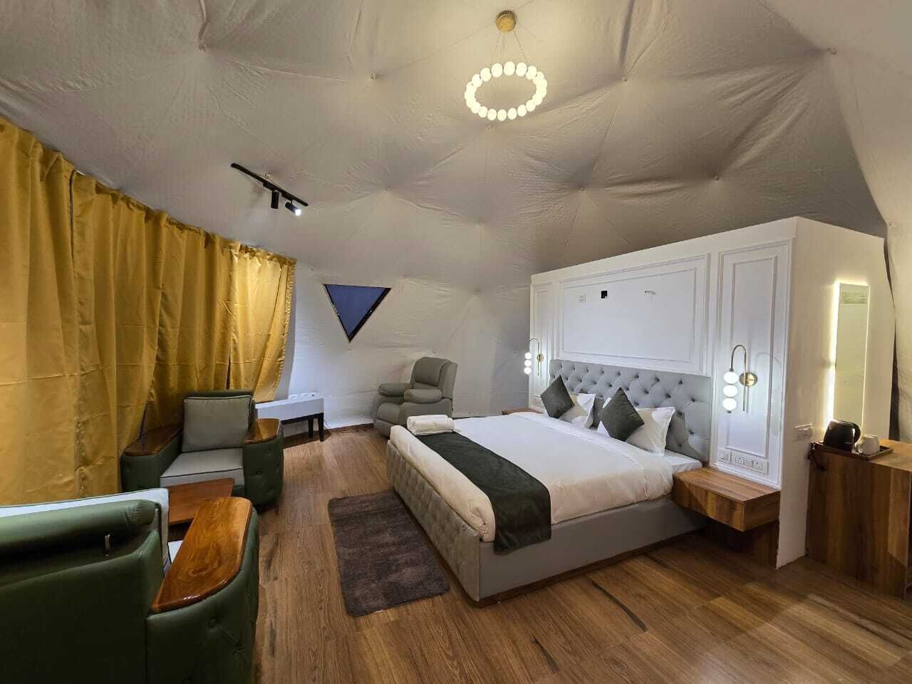 Bureau, espace de travail pour ordinateur portable, Wi-Fi gratuit